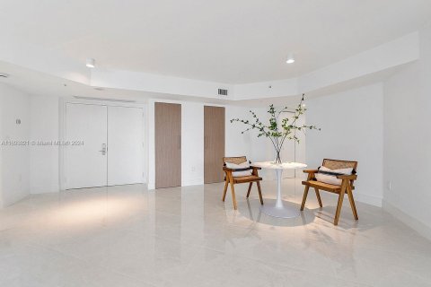 Condo in Miami Beach, Florida, 2 bedrooms  № 1705786 - photo 11