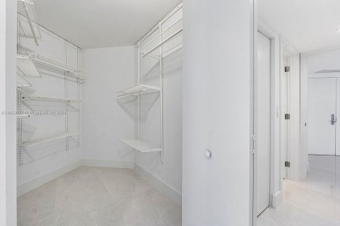 Condo in Miami Beach, Florida, 2 bedrooms  № 1705786 - photo 20