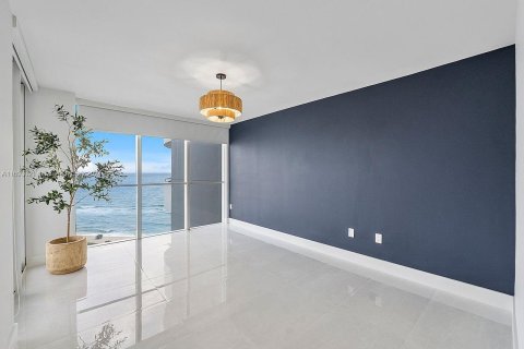 Condo in Miami Beach, Florida, 2 bedrooms  № 1705786 - photo 5