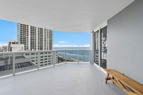 Condo in Miami Beach, Florida, 2 bedrooms  № 1705786 - photo 30