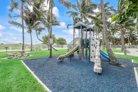 Condo in Miami Beach, Florida, 2 bedrooms  № 1705786 - photo 17