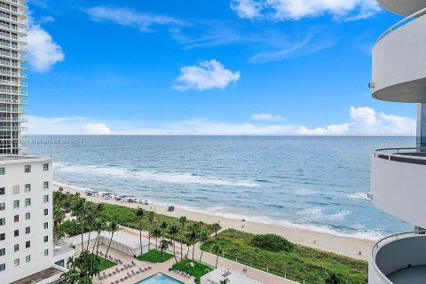 Condo in Miami Beach, Florida, 2 bedrooms  № 1705786 - photo 12