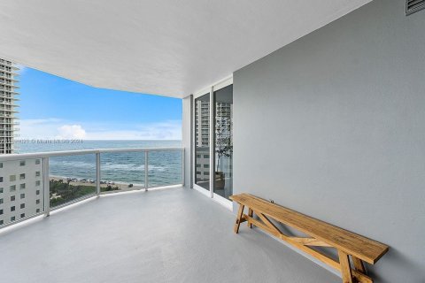 Condo in Miami Beach, Florida, 2 bedrooms  № 1705786 - photo 7