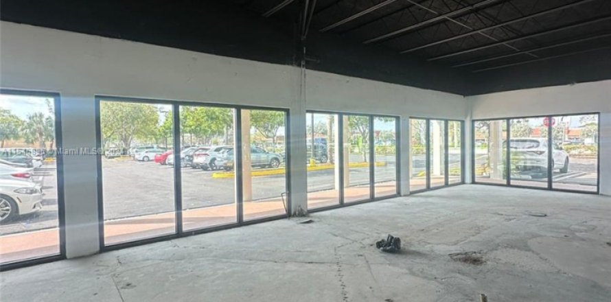 Propiedad comercial en Pompano Beach, Florida № 1072811