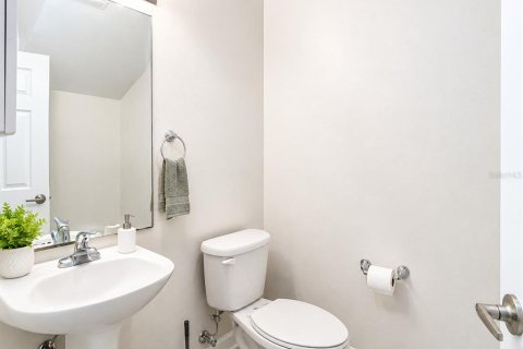 Townhouse in Tampa, Florida 3 bedrooms, 169.27 sq.m. № 2425496 - photo 9