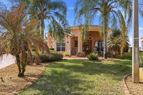 House in Polk City, Florida 3 bedrooms, 179.86 sq.m. № 2206093 - photo 2