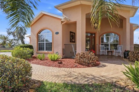 House in Polk City, Florida 3 bedrooms, 179.86 sq.m. № 2206093 - photo 4