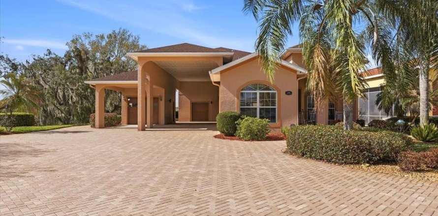 House in Polk City, Florida 3 bedrooms, 179.86 sq.m. № 2206093