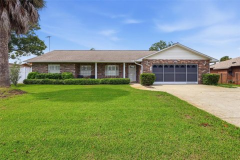 Villa ou maison à vendre à Daytona Beach, Floride: 3 chambres, 193.98 m2 № 2389277 - photo 4