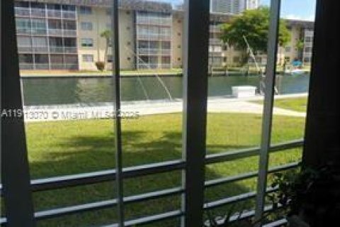 Copropriété à vendre à North Miami Beach, Floride: 2 chambres, 103.12 m2 № 1968769 - photo 5
