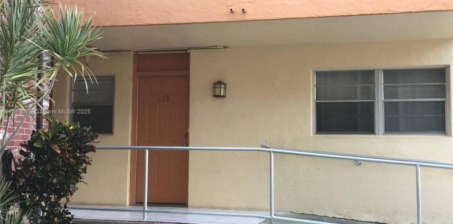 Condo à North Miami Beach, Floride, 2 chambres  № 1968769