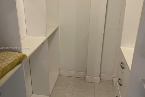 Condominio en venta en North Miami Beach, Florida, 2 dormitorios, 103.12 m2 № 1968769 - foto 13