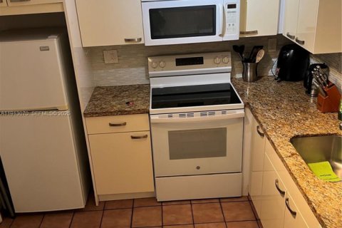 Condominio en venta en North Miami Beach, Florida, 2 dormitorios, 103.12 m2 № 1968769 - foto 18