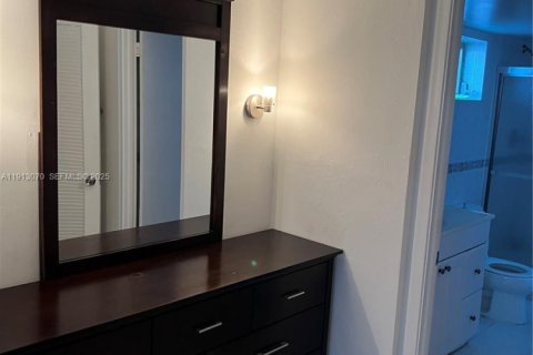 Condominio en venta en North Miami Beach, Florida, 2 dormitorios, 103.12 m2 № 1968769 - foto 16