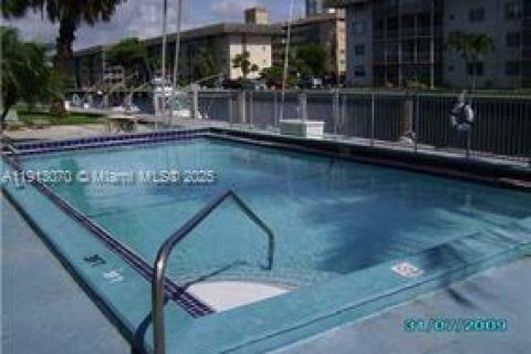 Copropriété à vendre à North Miami Beach, Floride: 2 chambres, 103.12 m2 № 1968769 - photo 4