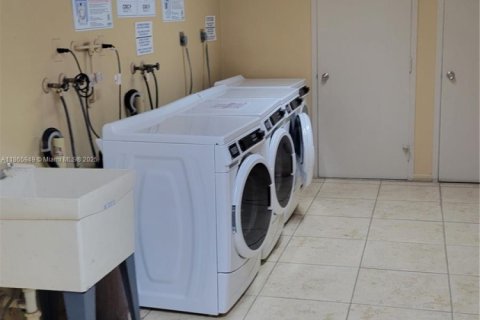 Condominio en alquiler en Hollywood, Florida, 2 dormitorios, 102.19 m2 № 1898169 - foto 27