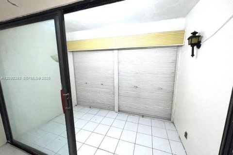 Condo in Davie, Florida, 2 bedrooms  № 2390239 - photo 11