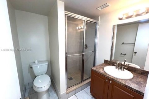 Condo in Davie, Florida, 2 bedrooms  № 2390239 - photo 19