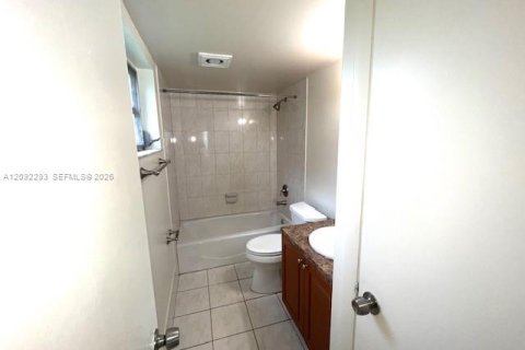 Condo in Davie, Florida, 2 bedrooms  № 2390239 - photo 18