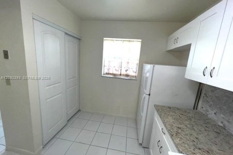 Condo in Davie, Florida, 2 bedrooms  № 2390239 - photo 8