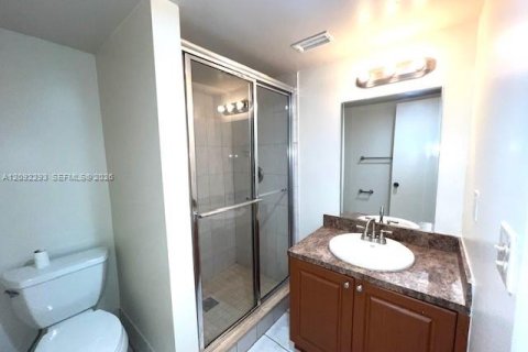 Condo in Davie, Florida, 2 bedrooms  № 2390239 - photo 20