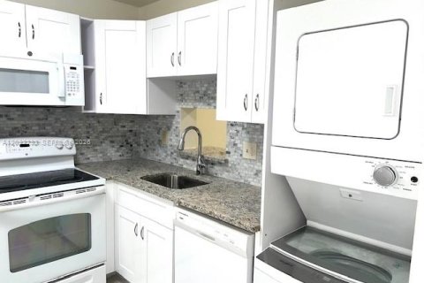 Condo in Davie, Florida, 2 bedrooms  № 2390239 - photo 5