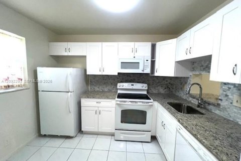 Condo in Davie, Florida, 2 bedrooms  № 2390239 - photo 7
