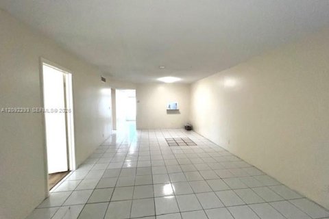 Condo in Davie, Florida, 2 bedrooms  № 2390239 - photo 13