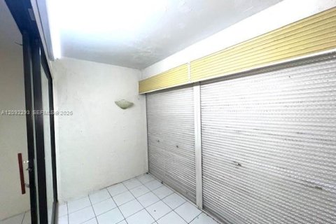Condo in Davie, Florida, 2 bedrooms  № 2390239 - photo 12