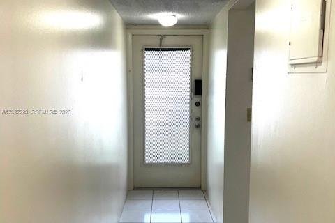 Condo in Davie, Florida, 2 bedrooms  № 2390239 - photo 4