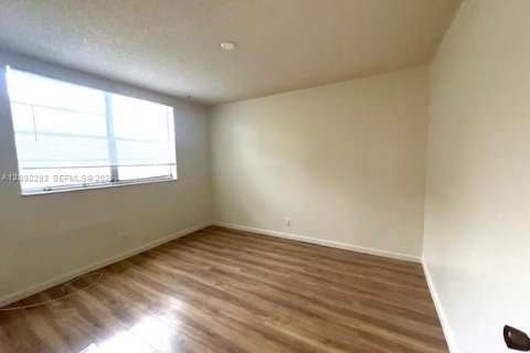 Condo in Davie, Florida, 2 bedrooms  № 2390239 - photo 21