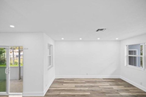 Casa en alquiler en Hollywood, Florida, 2 dormitorios, 85.84 m2 № 2030581 - foto 8