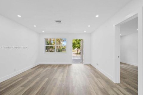 Casa en alquiler en Hollywood, Florida, 2 dormitorios, 85.84 m2 № 2030581 - foto 3