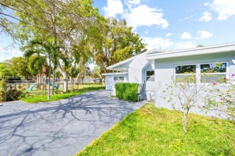 Casa en alquiler en Hollywood, Florida, 2 dormitorios, 85.84 m2 № 2030581 - foto 25