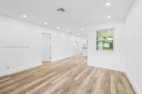 Casa en alquiler en Hollywood, Florida, 2 dormitorios, 85.84 m2 № 2030581 - foto 7