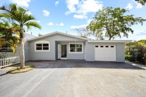 Casa en alquiler en Hollywood, Florida, 2 dormitorios, 85.84 m2 № 2030581 - foto 2