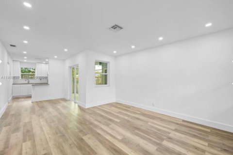 Casa en alquiler en Hollywood, Florida, 2 dormitorios, 85.84 m2 № 2030581 - foto 6