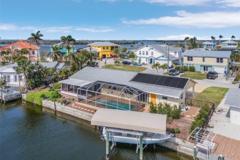 Коммерческая недвижимость в Кейп-Корал, Флорида 146.32м2 № 2035098