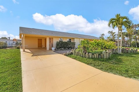 Купить коммерческую недвижимость в Кейп-Корал, Флорида 146.32м2, № 2035098 - фото 7