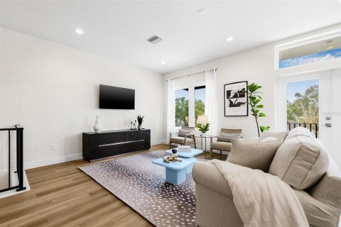 Townhouse in Saint Petersburg, Florida 3 bedrooms, 183.57 sq.m. № 1555190 - photo 23