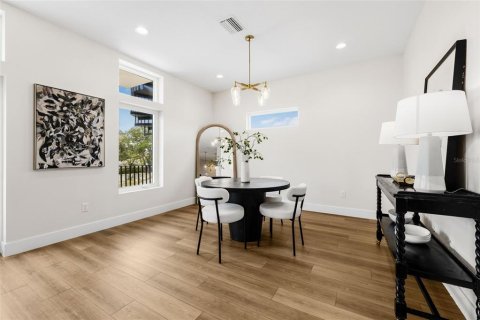 Townhouse in Saint Petersburg, Florida 3 bedrooms, 183.57 sq.m. № 1555190 - photo 28