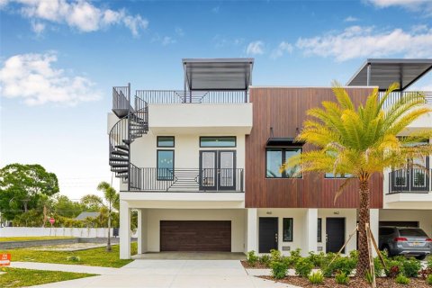 Townhouse in Saint Petersburg, Florida 3 bedrooms, 183.57 sq.m. № 1555190 - photo 5