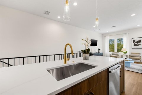 Townhouse in Saint Petersburg, Florida 3 bedrooms, 183.57 sq.m. № 1555190 - photo 21