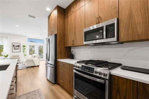 Townhouse in Saint Petersburg, Florida 3 bedrooms, 183.57 sq.m. № 1555190 - photo 17