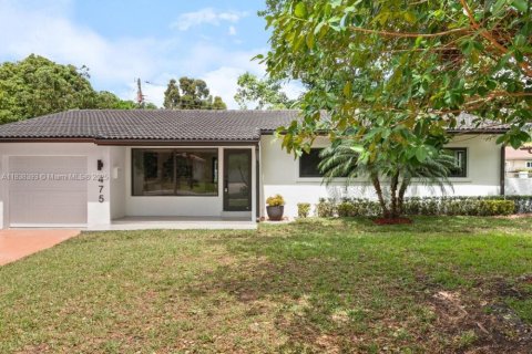 House in El Portal, Florida 3 bedrooms, 116.87 sq.m. № 1823837 - photo 2