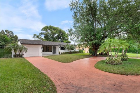 House in El Portal, Florida 3 bedrooms, 116.87 sq.m. № 1823837 - photo 21