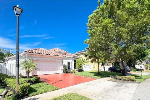Villa ou maison à vendre à Miramar, Floride: 3 chambres, 165.27 m2 № 1932249 - photo 2