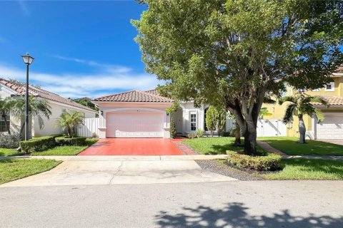 Villa ou maison à vendre à Miramar, Floride: 3 chambres, 165.27 m2 № 1932249 - photo 1