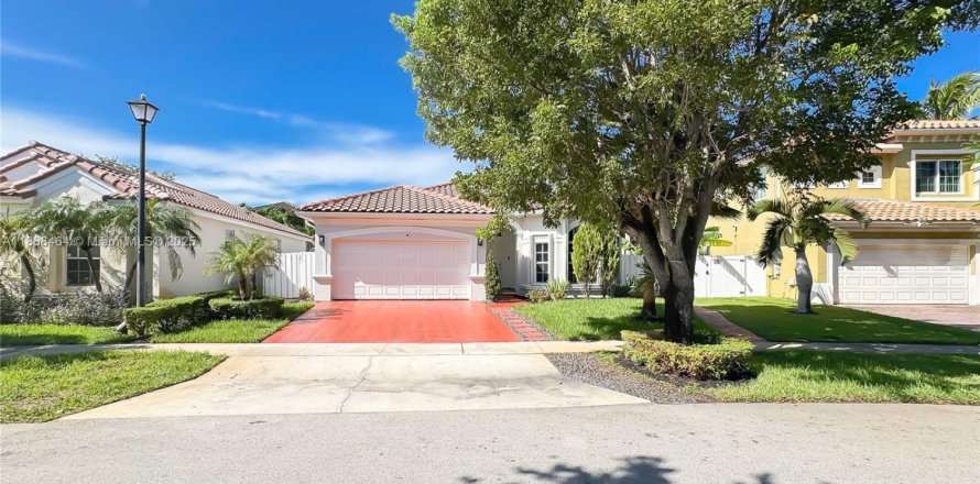 Villa ou maison à Miramar, Floride 3 chambres, 165.27 m2 № 1932249