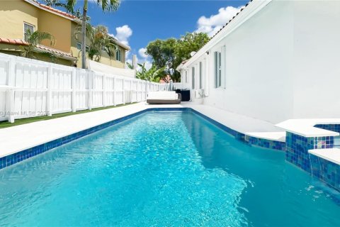 Villa ou maison à vendre à Miramar, Floride: 3 chambres, 165.27 m2 № 1932249 - photo 4